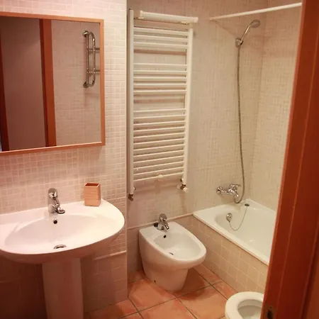Luxury 2 Bed Near