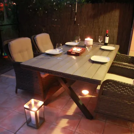 Luxury 2 Bed Near Apartment *
